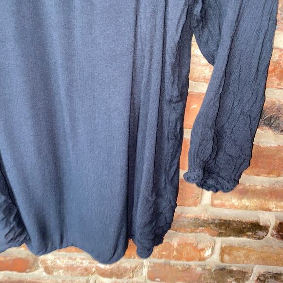 Old Navy Black Ruffled Crinkle-Textured Poet Long Sleeve Blouse Women's Size 4X - Picture 4 of 7